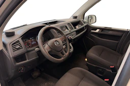 valkoinen Volkswagen Caravelle 2018 kuva 3.