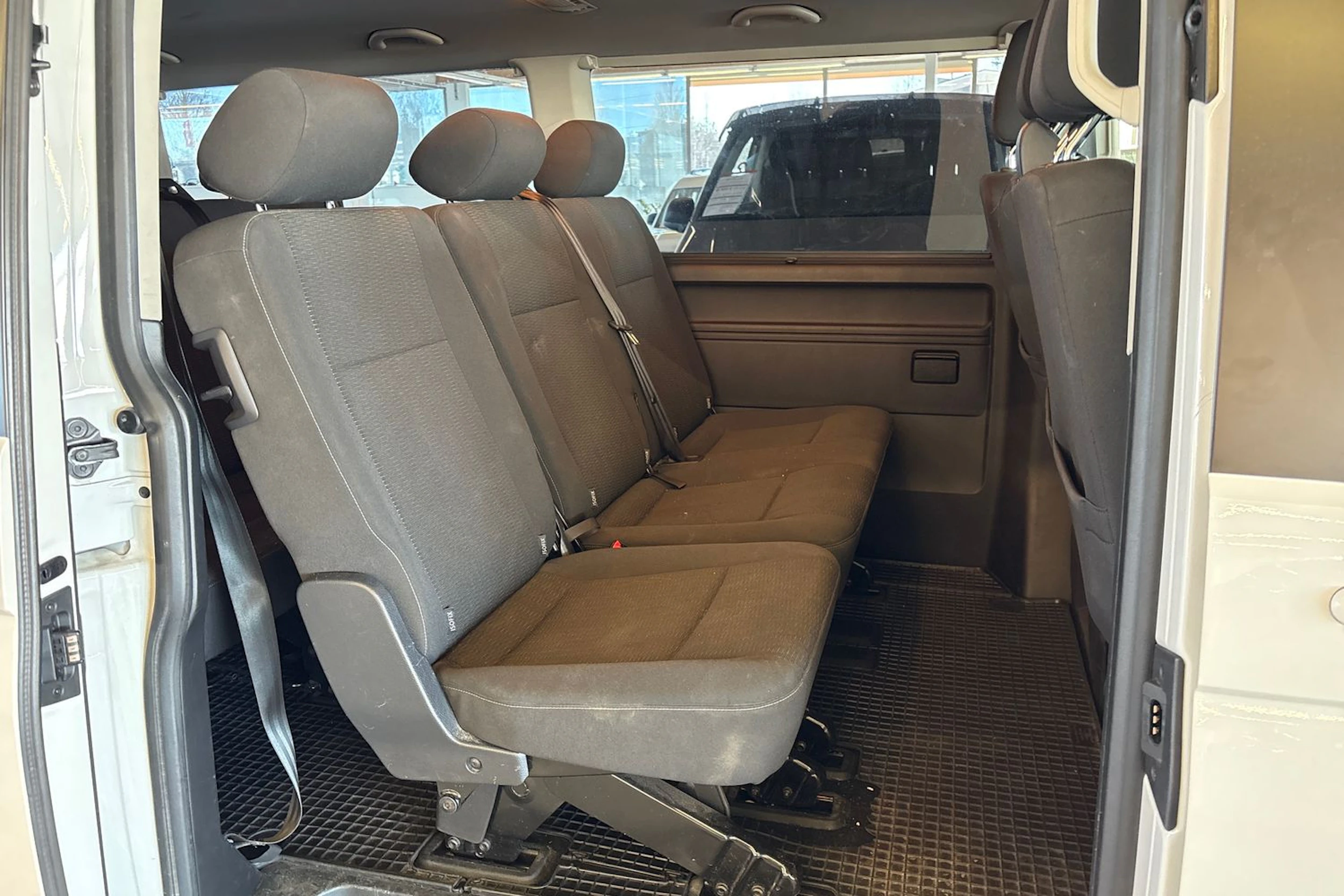 valkoinen Volkswagen Caravelle 2018 kuva 4.