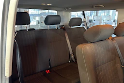 valkoinen Volkswagen Caravelle 2018 kuva 5.