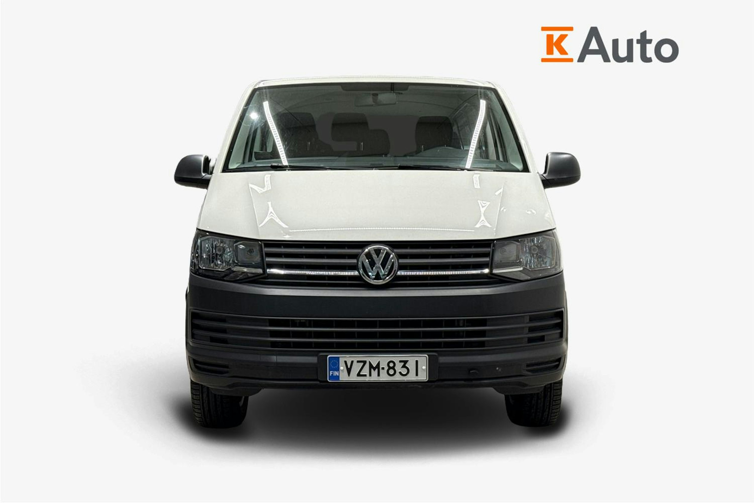 Valkoinen Volkswagen Transporter 2018 kuva 5.