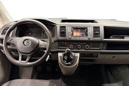 Valkoinen Volkswagen Transporter 2018 kuva 9.