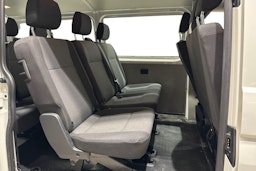 Valkoinen Volkswagen Transporter 2018 kuva 10.