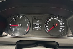 Valkoinen Volkswagen Transporter 2018 kuva 18.