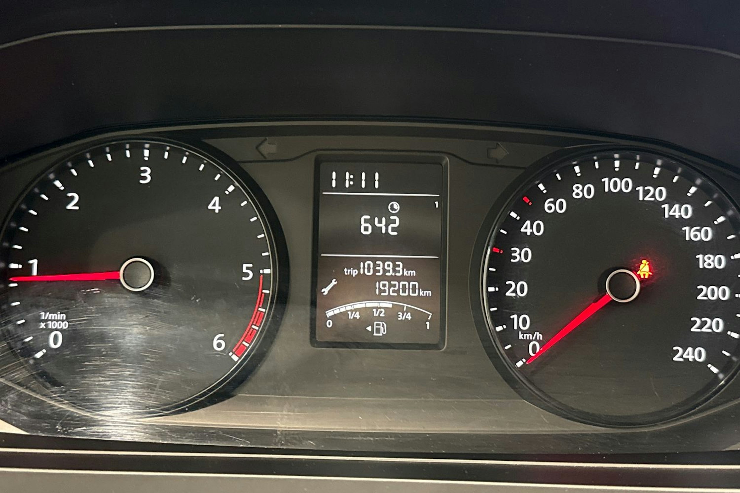 Valkoinen Volkswagen Transporter 2018 kuva 19.