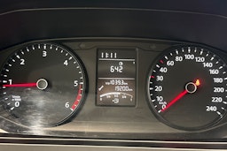 Valkoinen Volkswagen Transporter 2018 kuva 19.