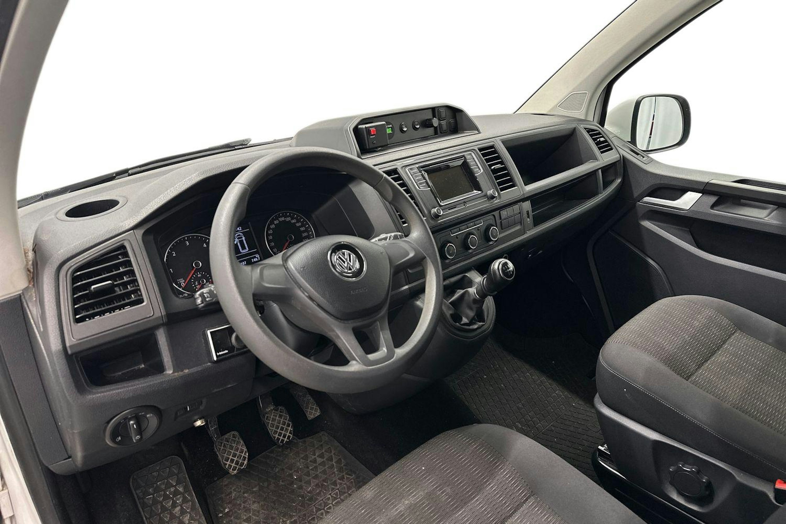 valkoinen Volkswagen Caravelle 2019 kuva 7.