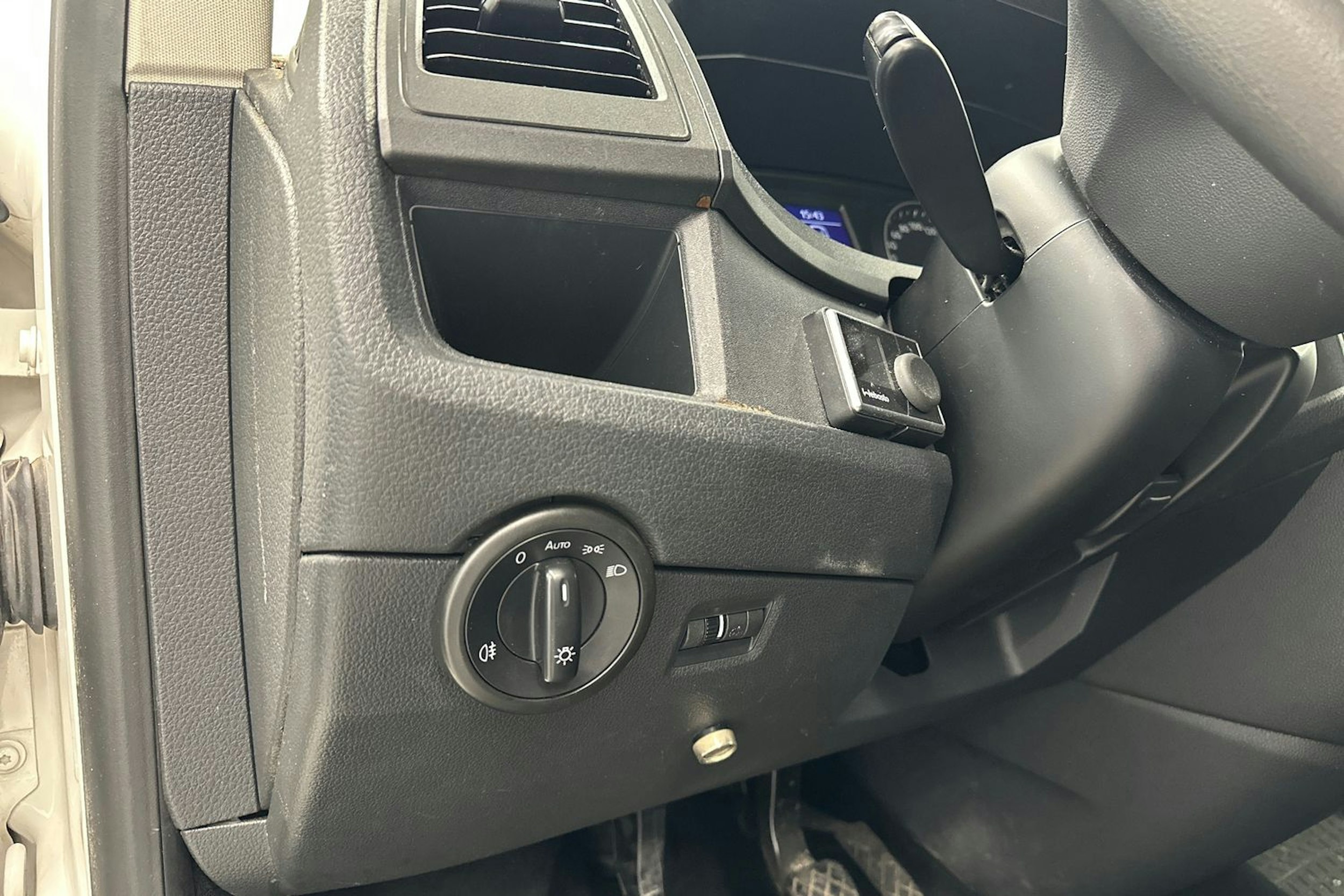 valkoinen Volkswagen Caravelle 2019 kuva 11.