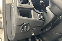 valkoinen Volkswagen Caravelle 2019 kuva 11.