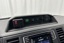 valkoinen Volkswagen Caravelle 2019 kuva 13.
