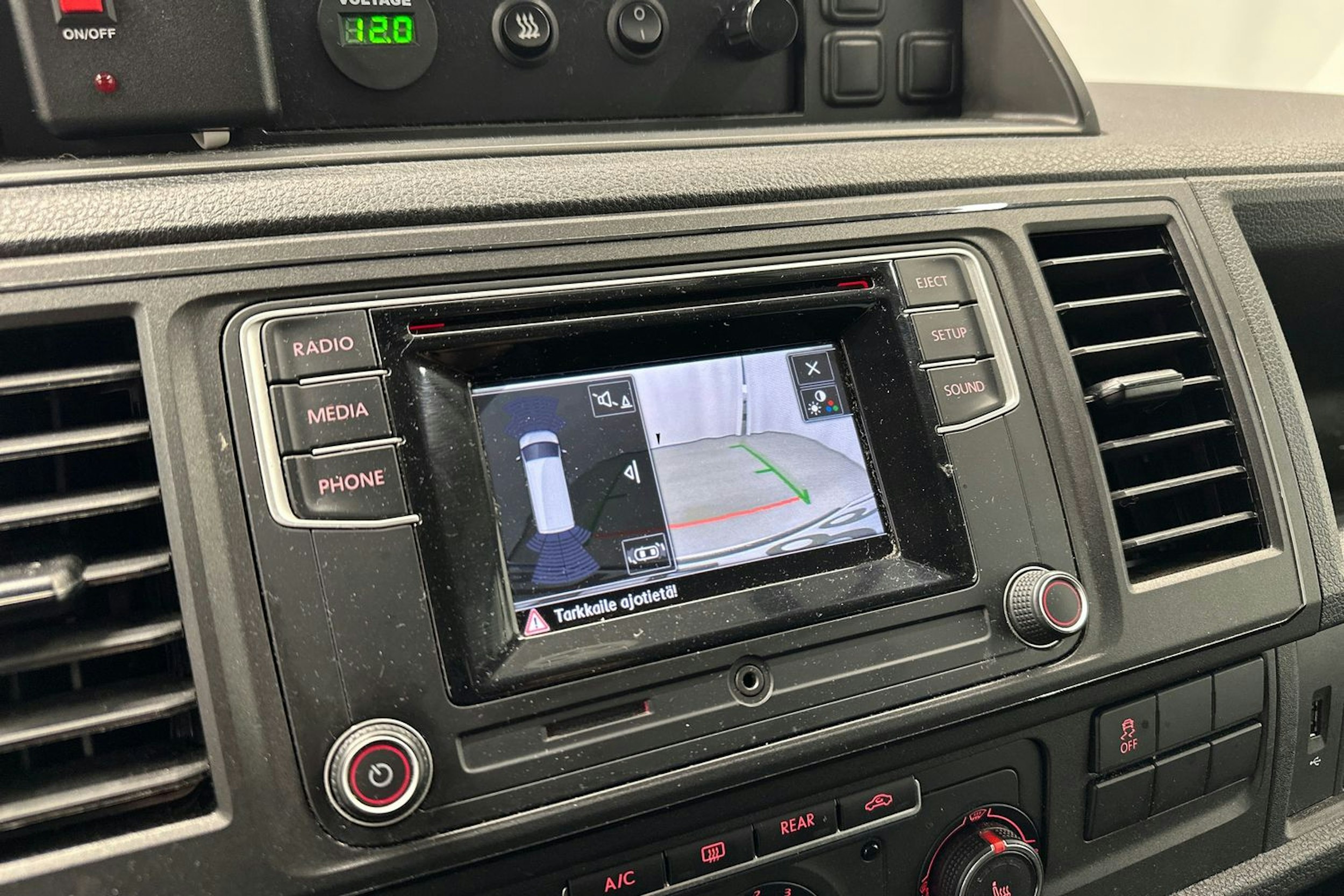 valkoinen Volkswagen Caravelle 2019 kuva 15.