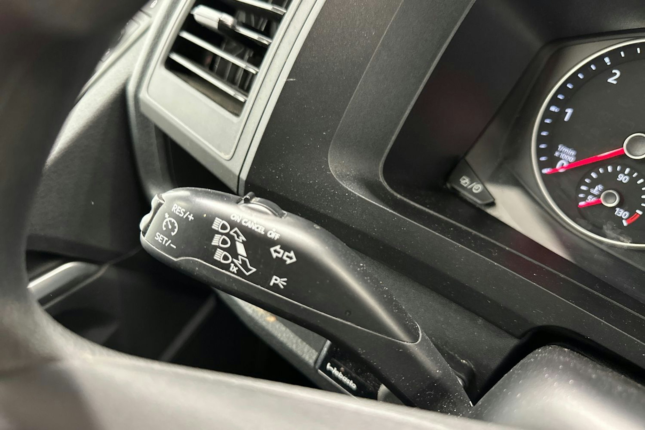 valkoinen Volkswagen Caravelle 2019 kuva 16.