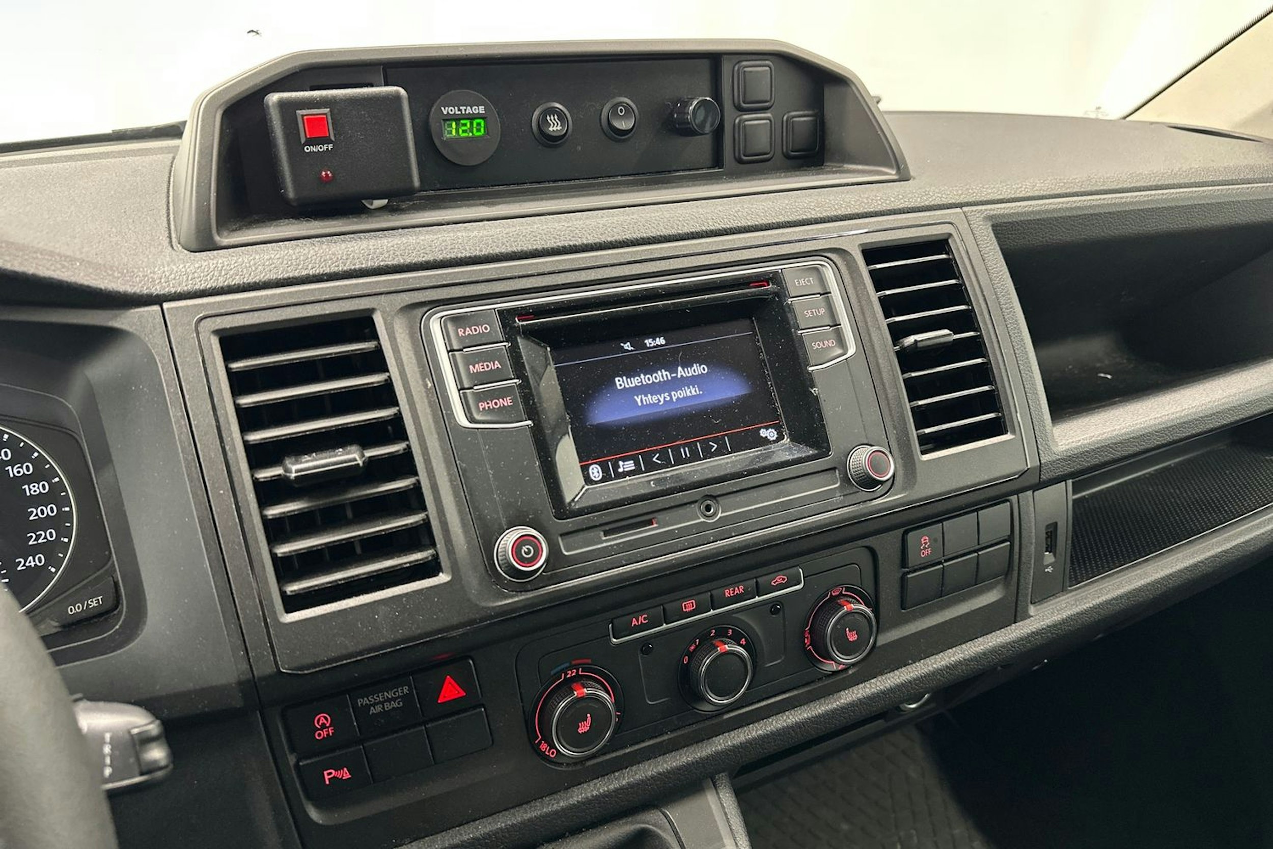 valkoinen Volkswagen Caravelle 2019 kuva 18.