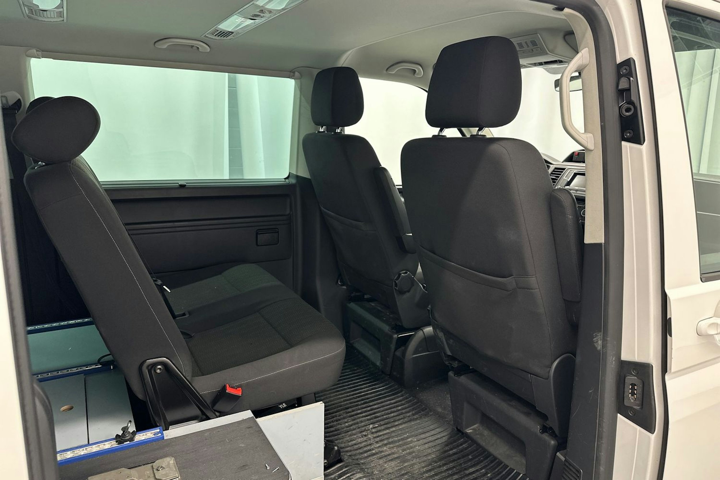 valkoinen Volkswagen Caravelle 2019 kuva 20.