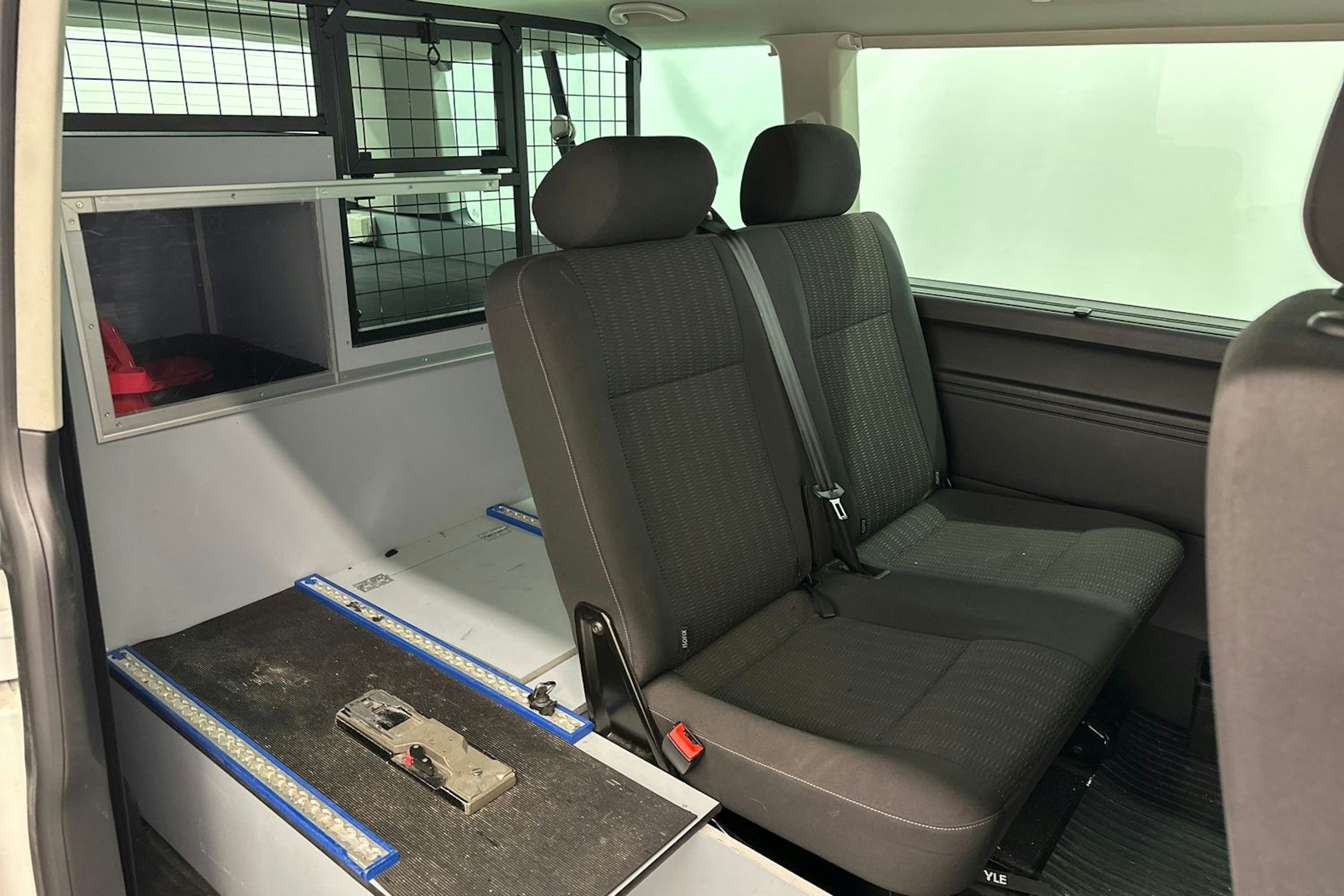 valkoinen Volkswagen Caravelle 2019 kuva 21.