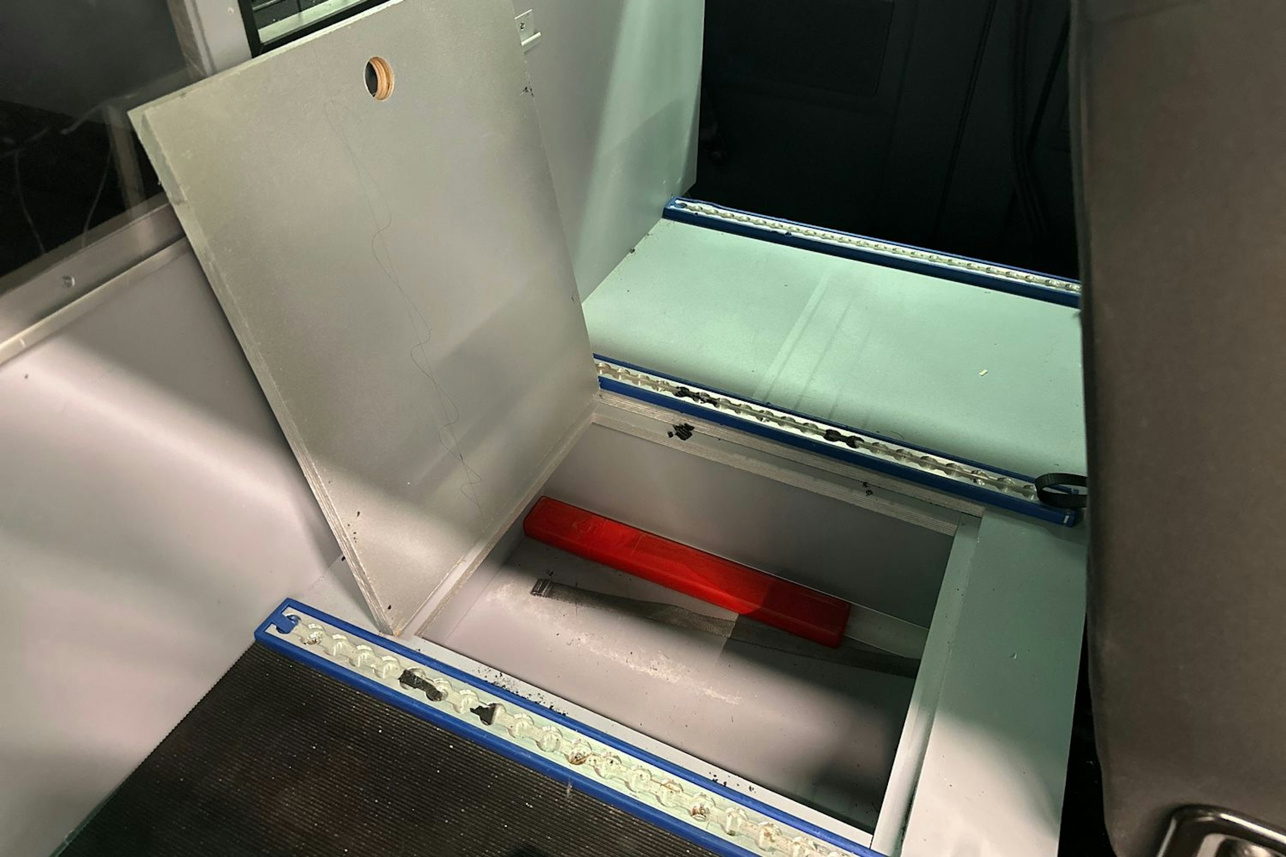 valkoinen Volkswagen Caravelle 2019 kuva 24.