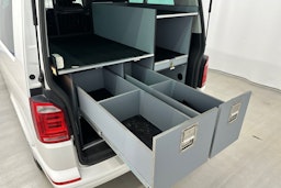 valkoinen Volkswagen Caravelle 2019 kuva 26.