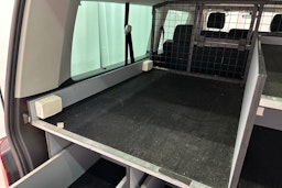 valkoinen Volkswagen Caravelle 2019 kuva 27.