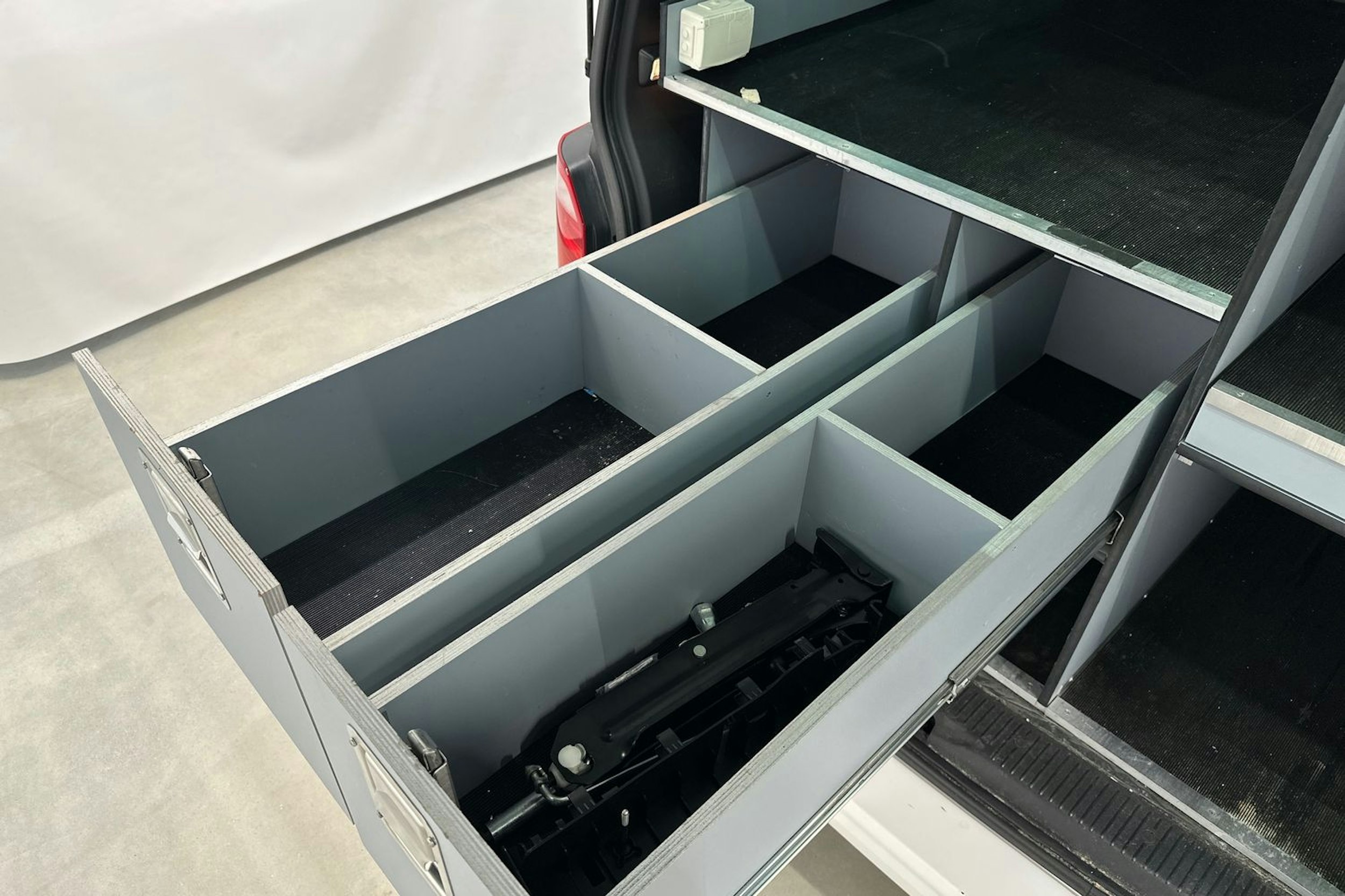 valkoinen Volkswagen Caravelle 2019 kuva 28.