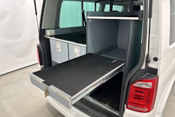 valkoinen Volkswagen Caravelle 2019 kuva 30.