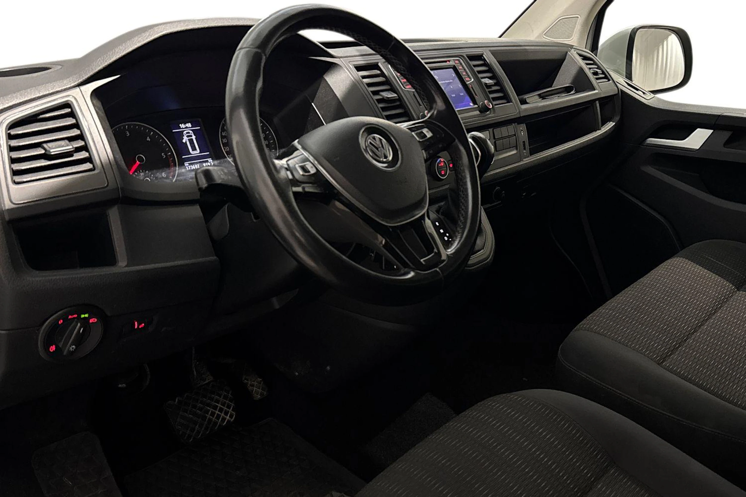 valkoinen Volkswagen Caravelle 2019 kuva 8.