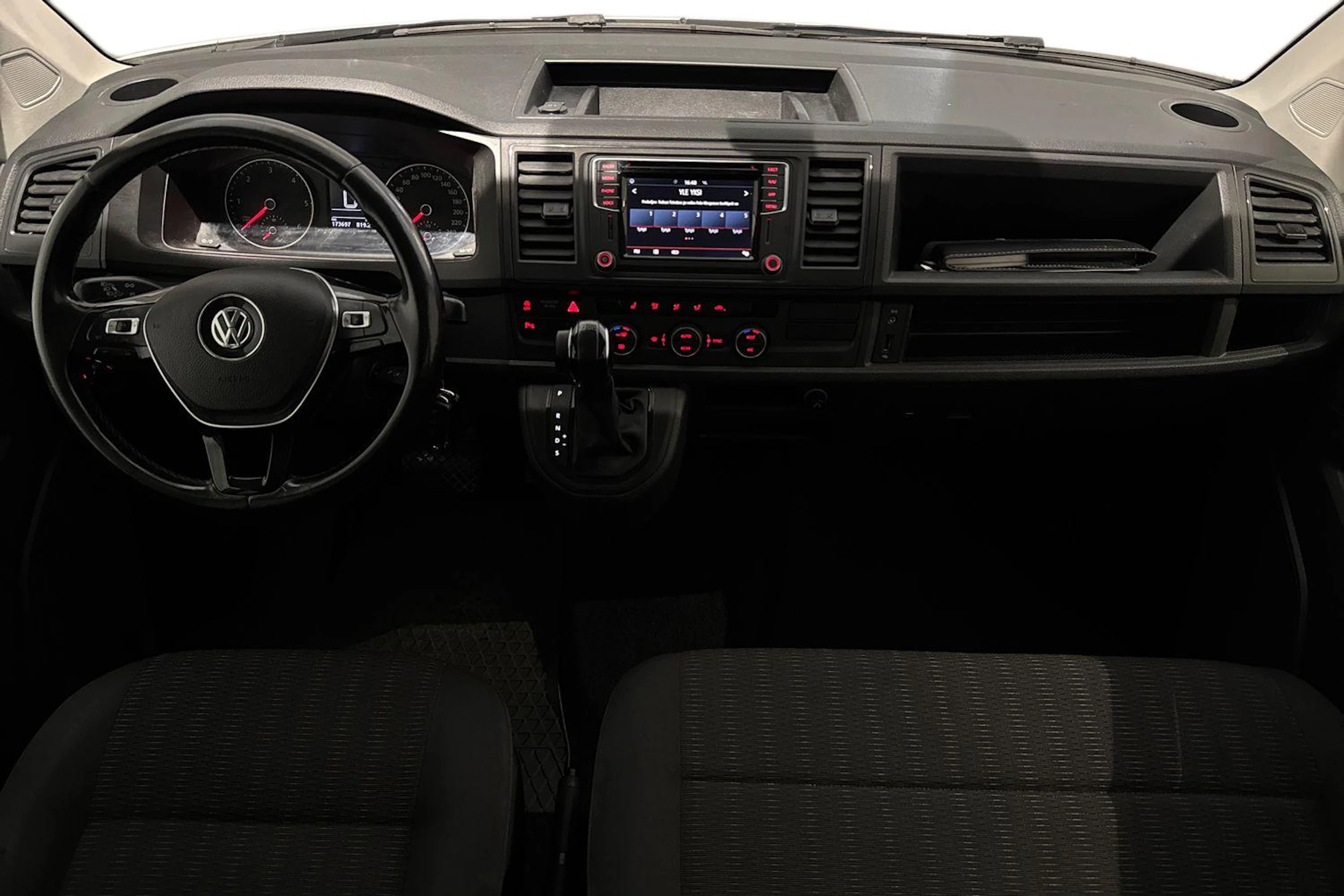 valkoinen Volkswagen Caravelle 2019 kuva 9.