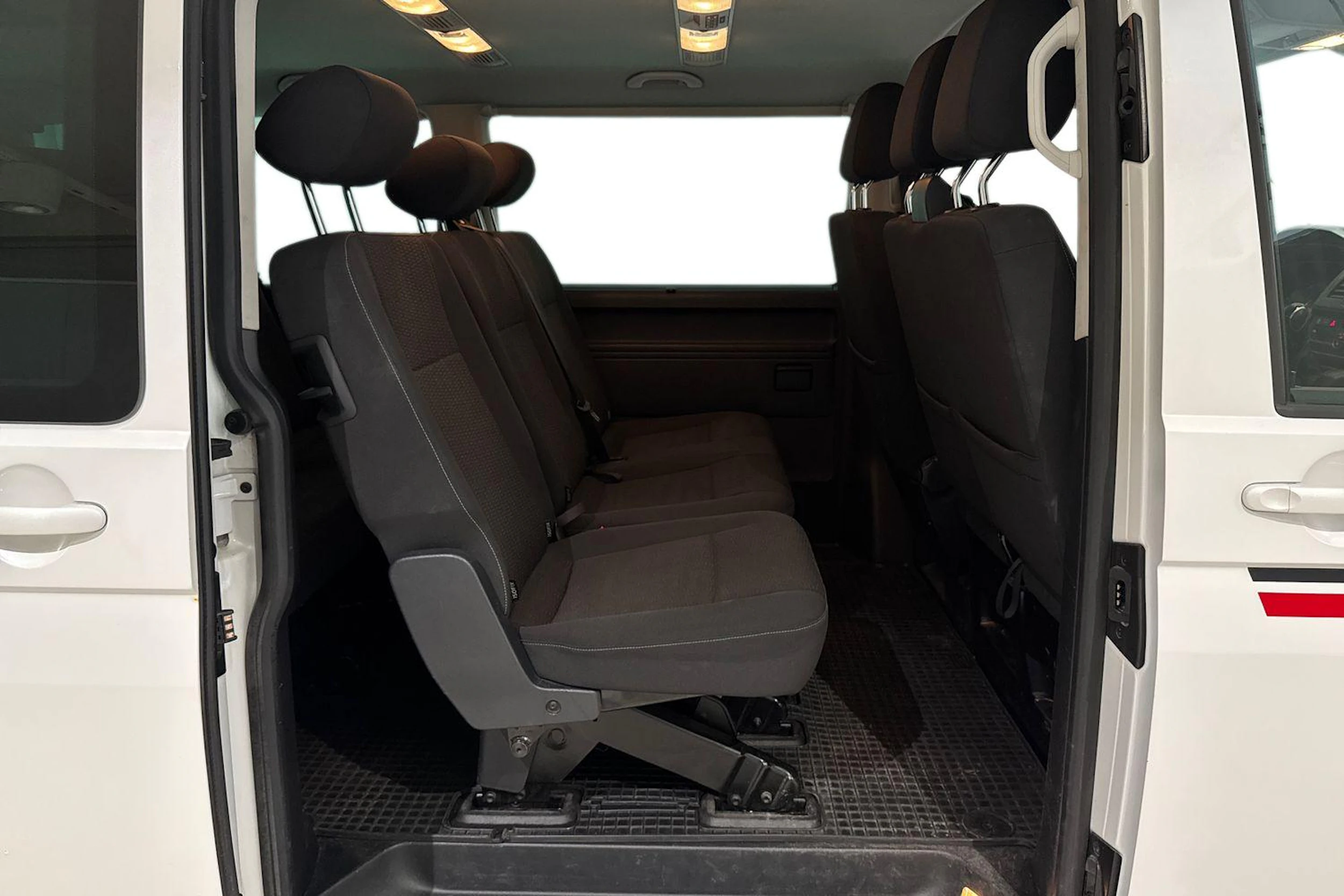 valkoinen Volkswagen Caravelle 2019 kuva 11.