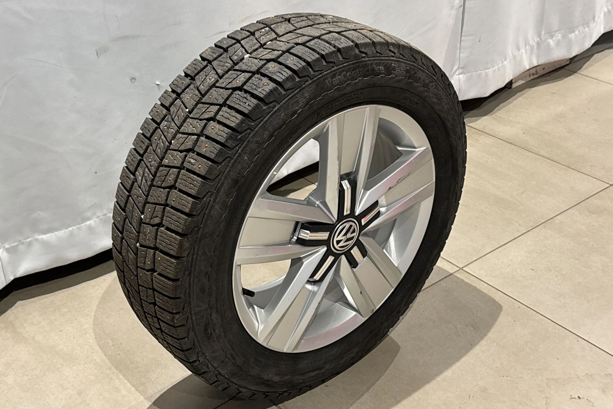 valkoinen Volkswagen Caravelle 2019 kuva 15.