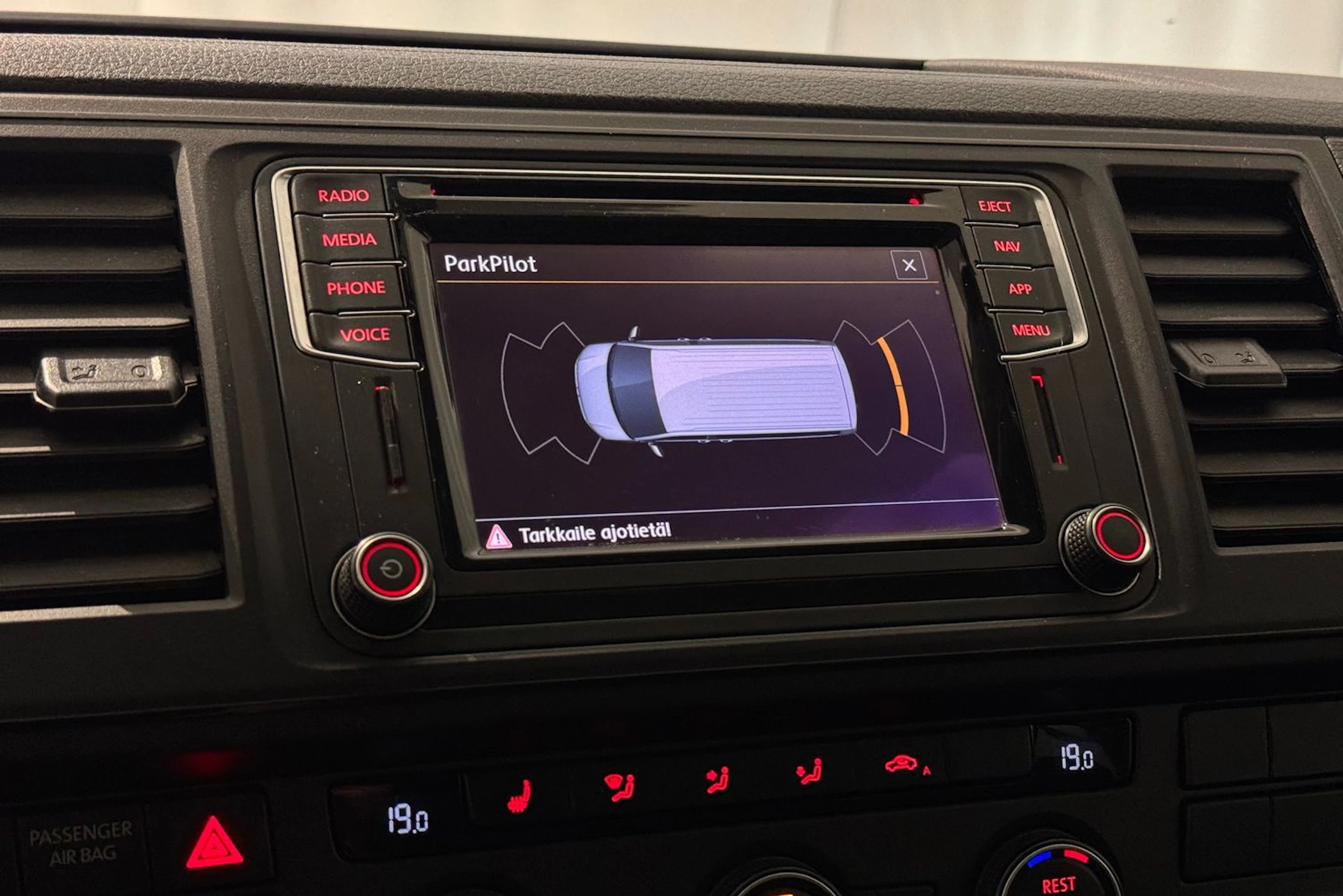 valkoinen Volkswagen Caravelle 2019 kuva 23.