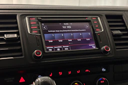valkoinen Volkswagen Caravelle 2019 kuva 24.