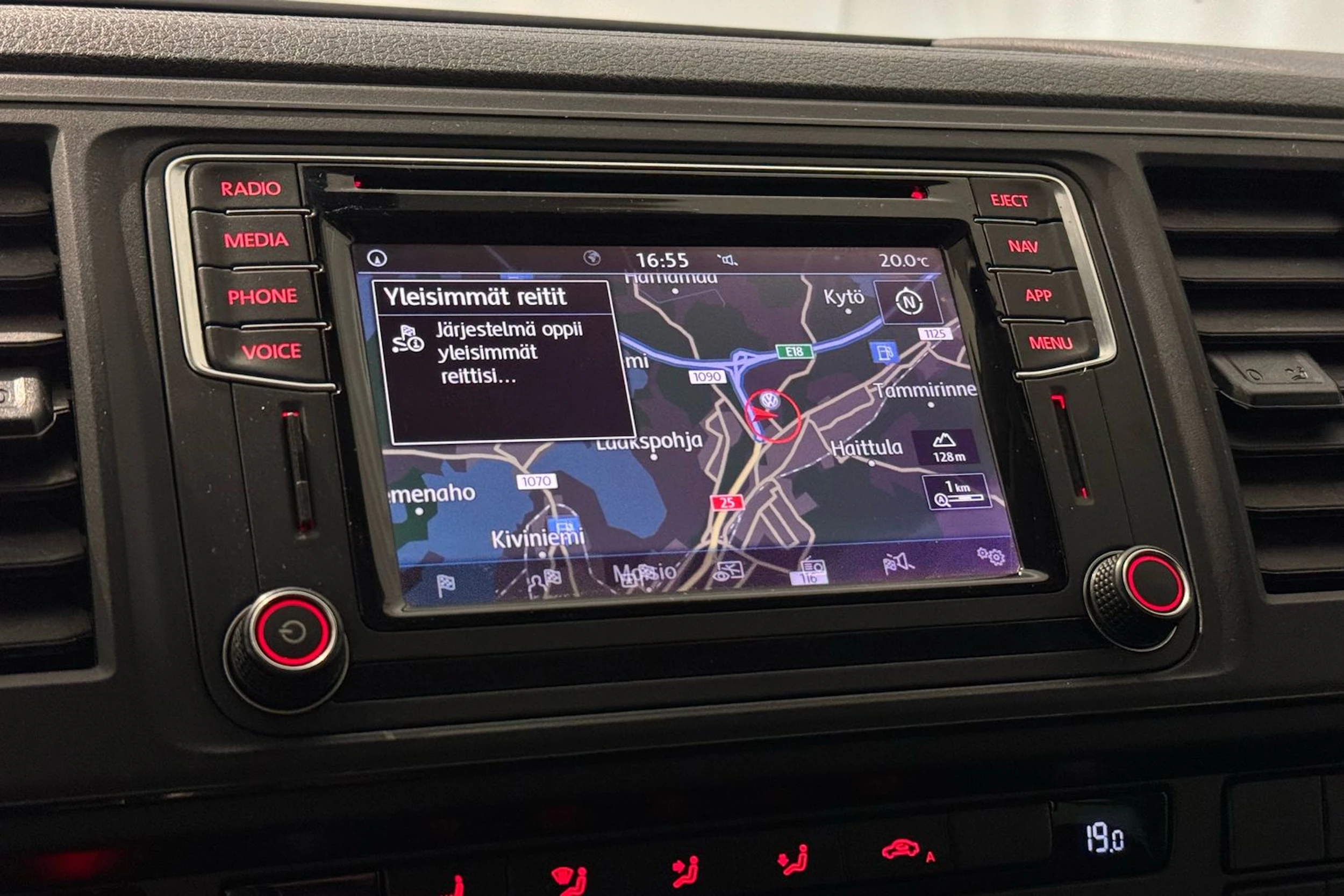 valkoinen Volkswagen Caravelle 2019 kuva 25.