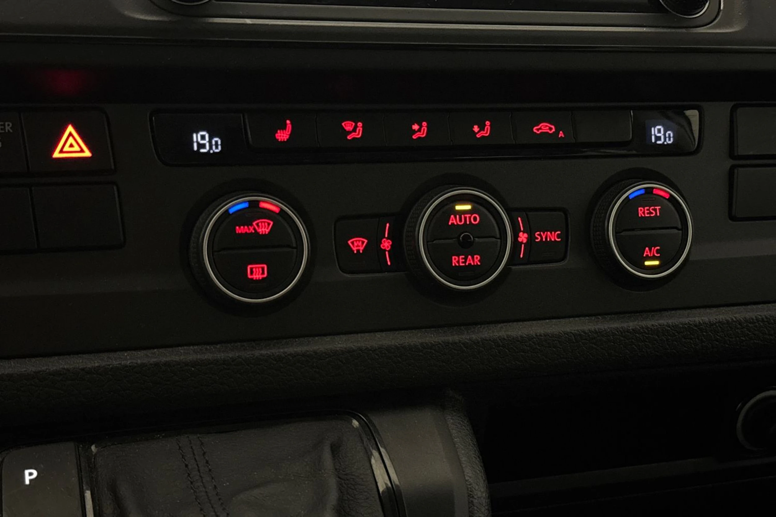 valkoinen Volkswagen Caravelle 2019 kuva 26.