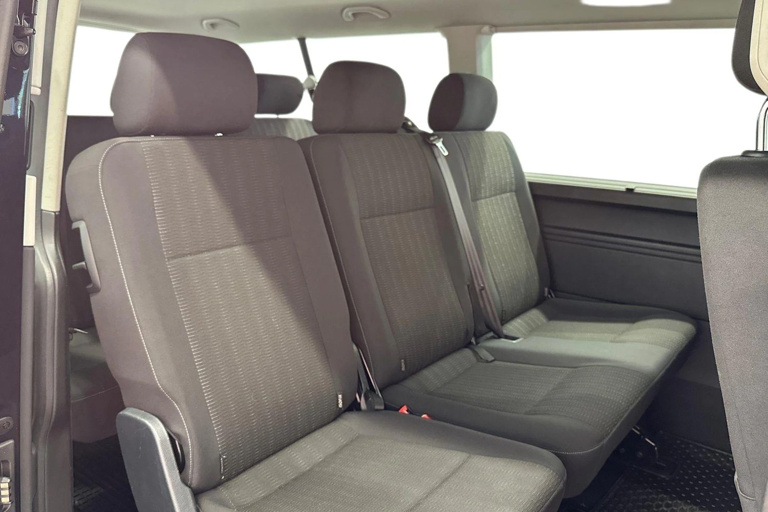 sininen Volkswagen Caravelle 2019 kuva 8.