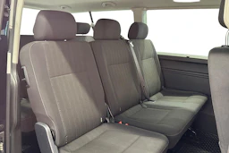 sininen Volkswagen Caravelle 2019 kuva 8.