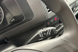sininen Volkswagen Caravelle 2019 kuva 13.