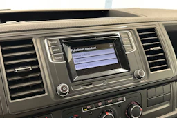 sininen Volkswagen Caravelle 2019 kuva 14.