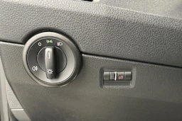 sininen Volkswagen Caravelle 2019 kuva 15.