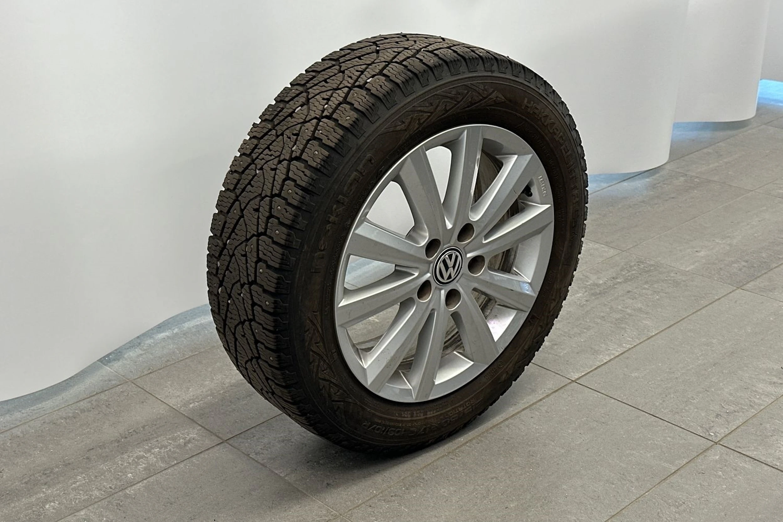 sininen Volkswagen Caravelle 2019 kuva 17.