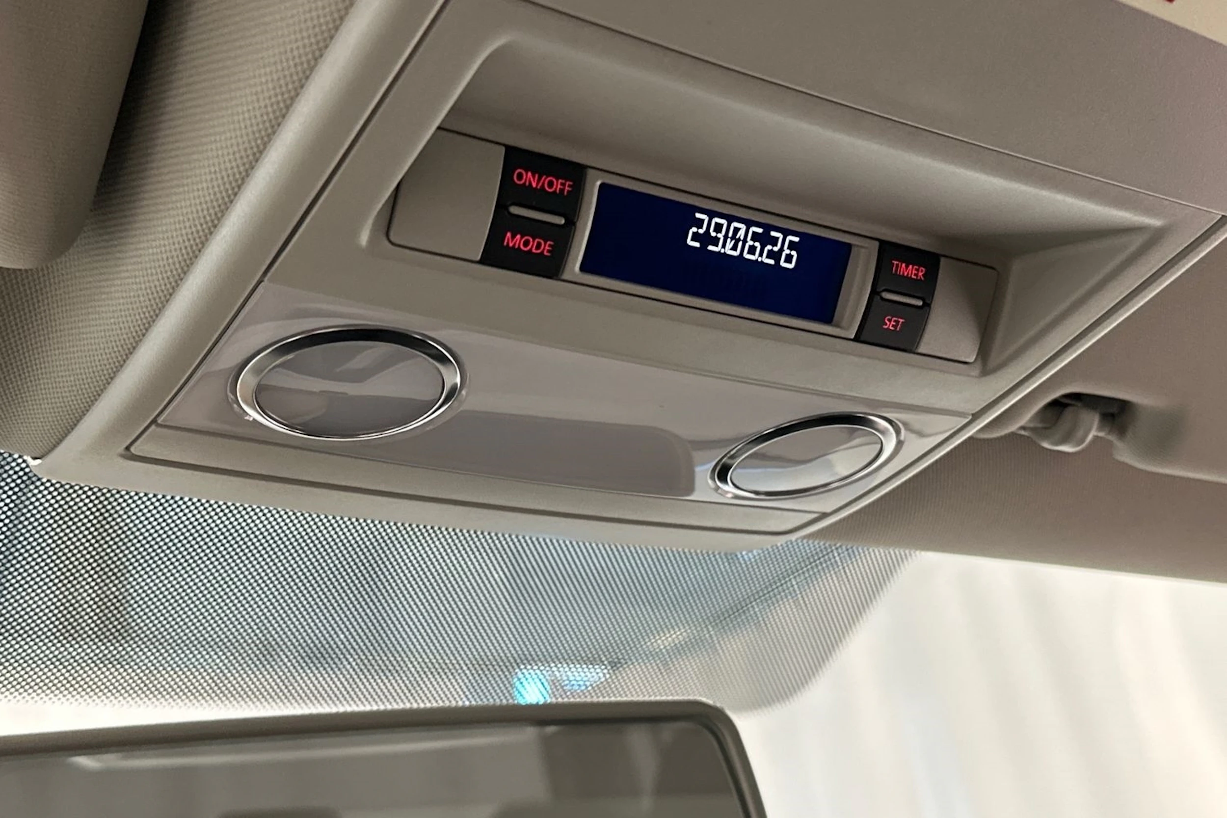 sininen Volkswagen Caravelle 2019 kuva 19.