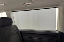 sininen Volkswagen Caravelle 2019 kuva 24.