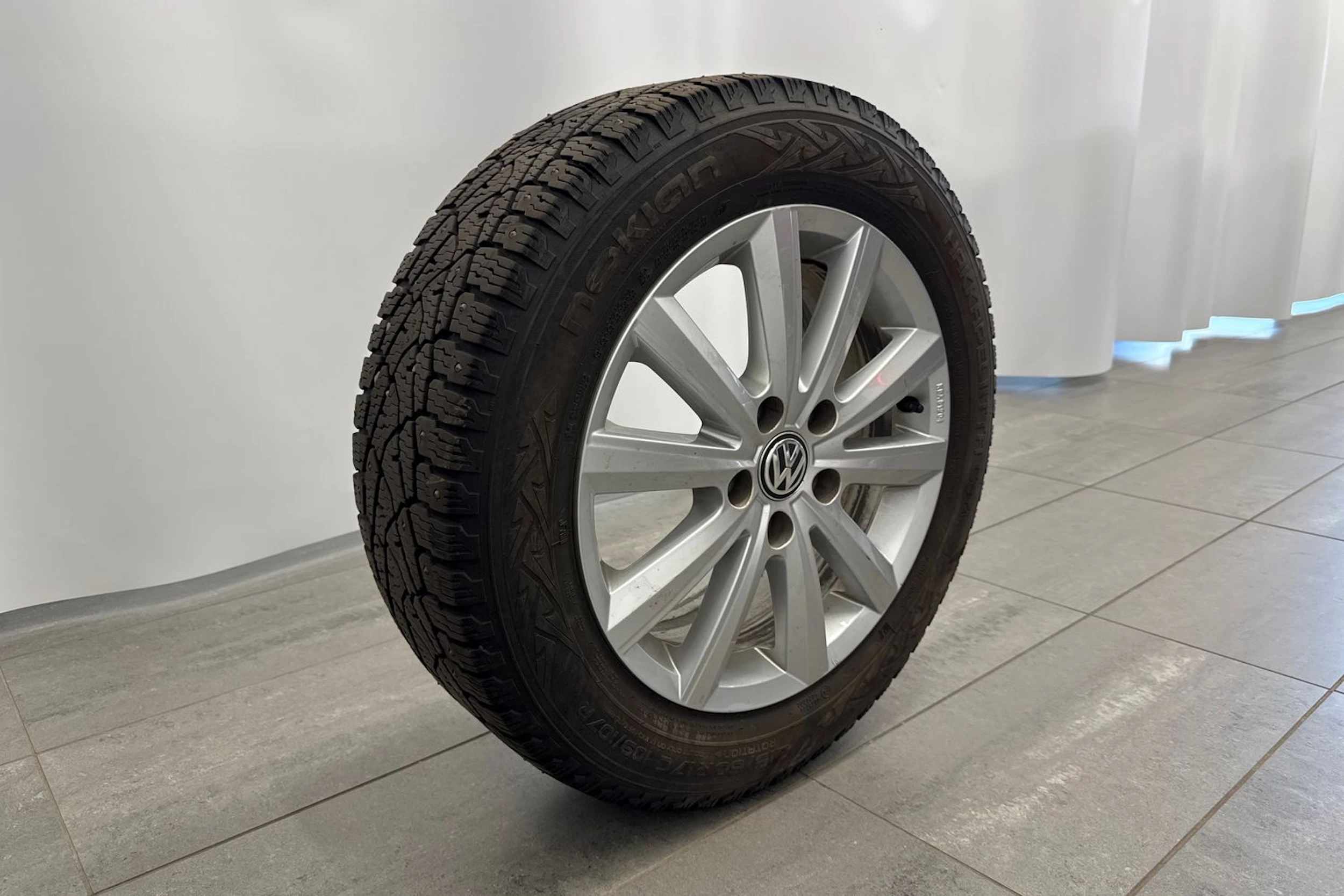 sininen Volkswagen Caravelle 2019 kuva 27.