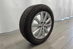sininen Volkswagen Caravelle 2019 kuva 27.