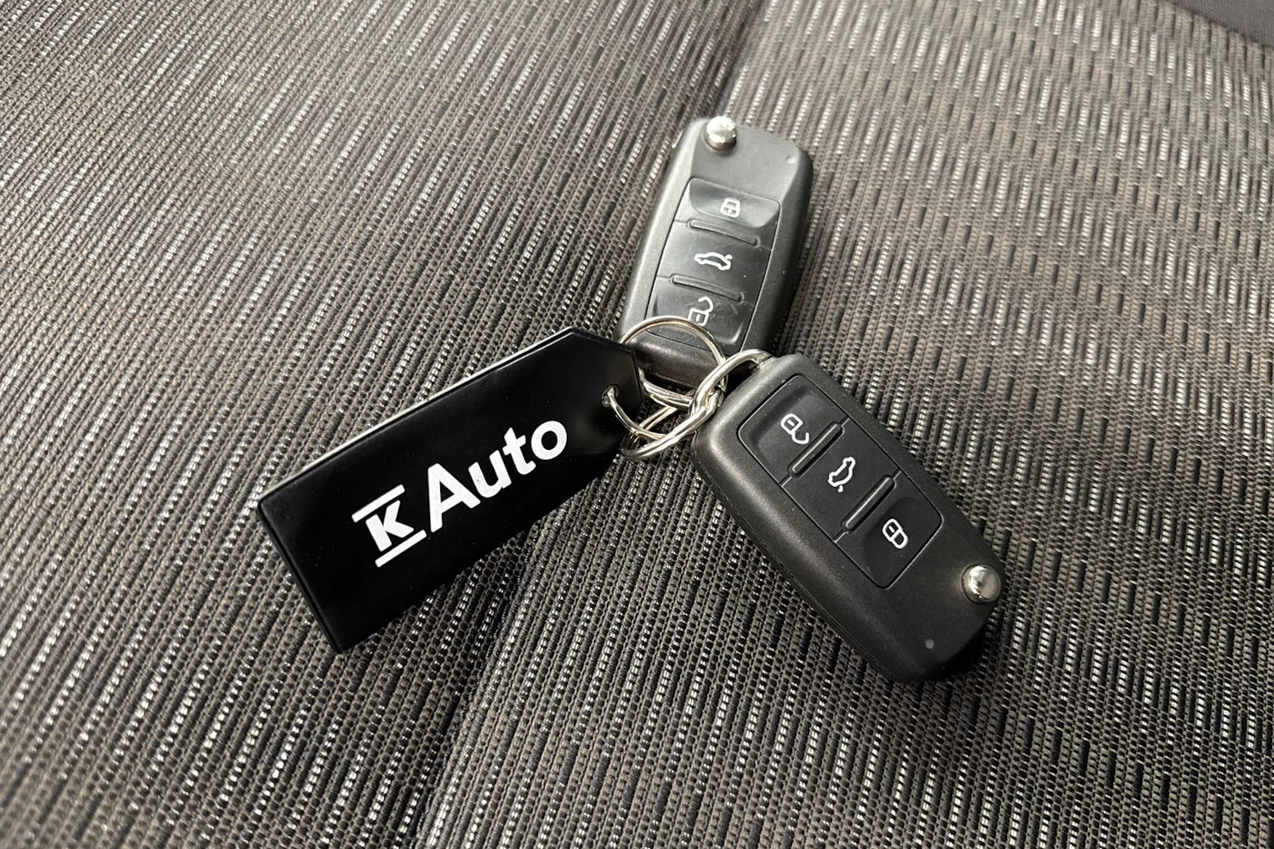sininen Volkswagen Caravelle 2019 kuva 28.
