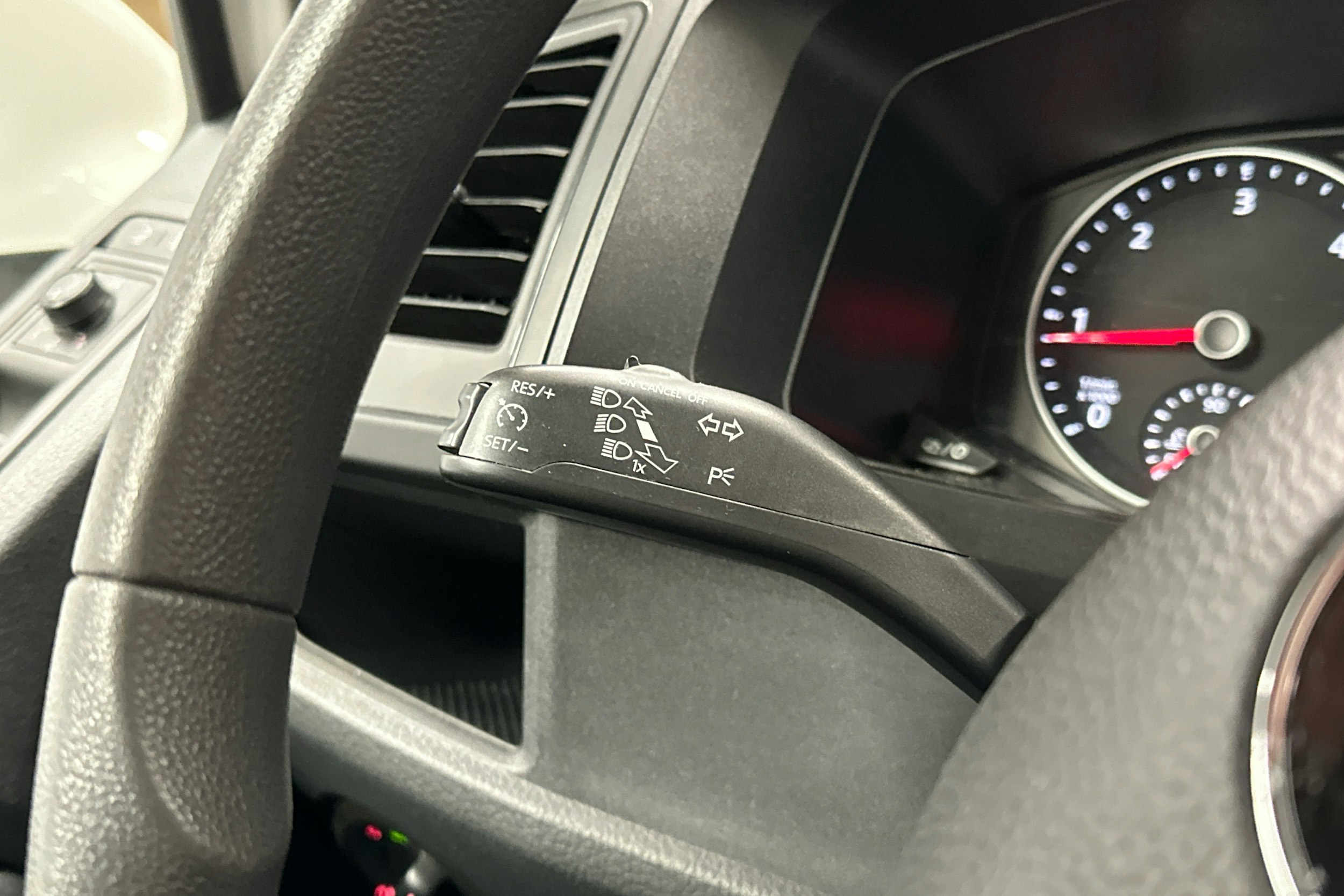 valkoinen Volkswagen Caravelle 2019 kuva 7.