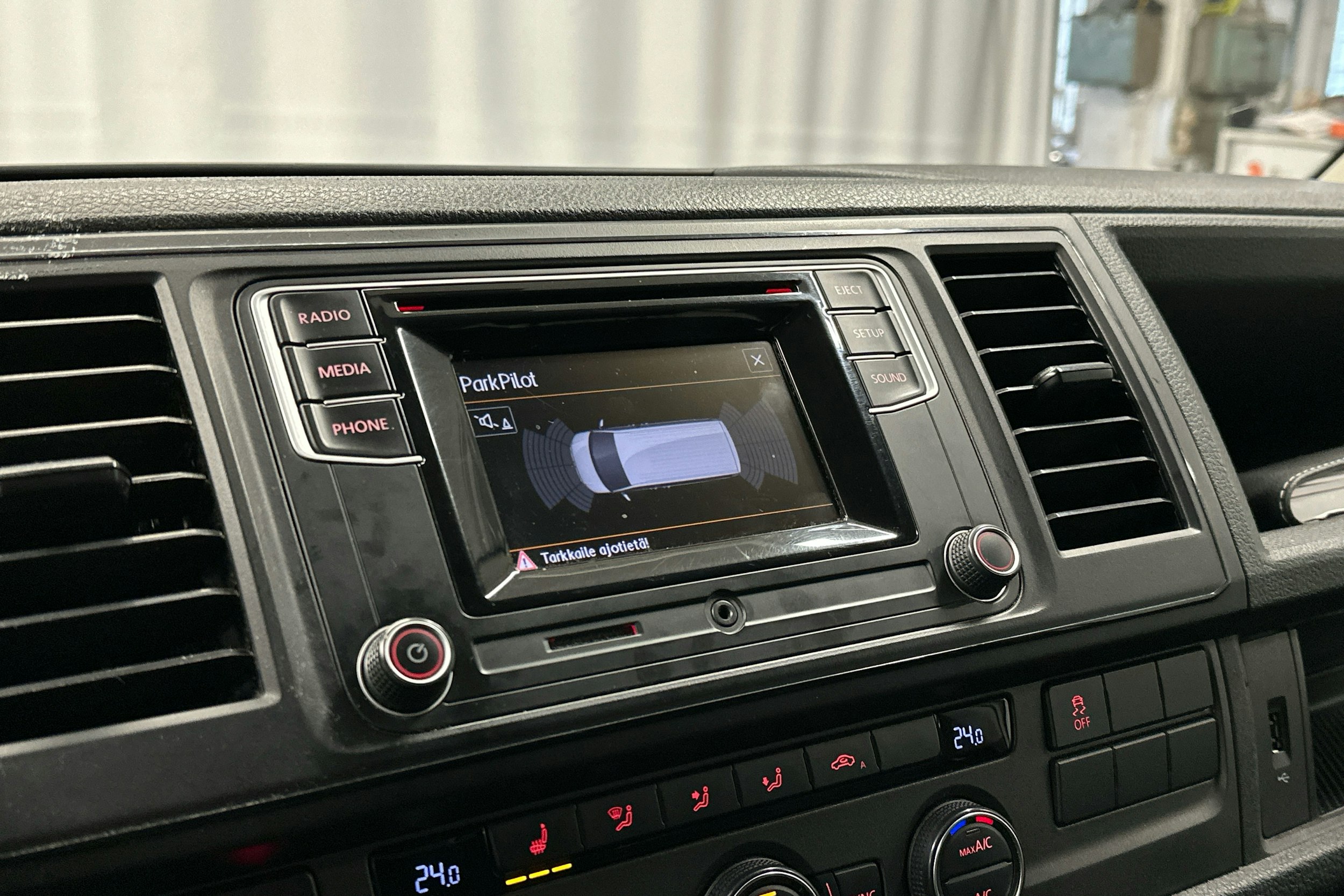valkoinen Volkswagen Caravelle 2019 kuva 10.