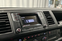 valkoinen Volkswagen Caravelle 2019 kuva 10.