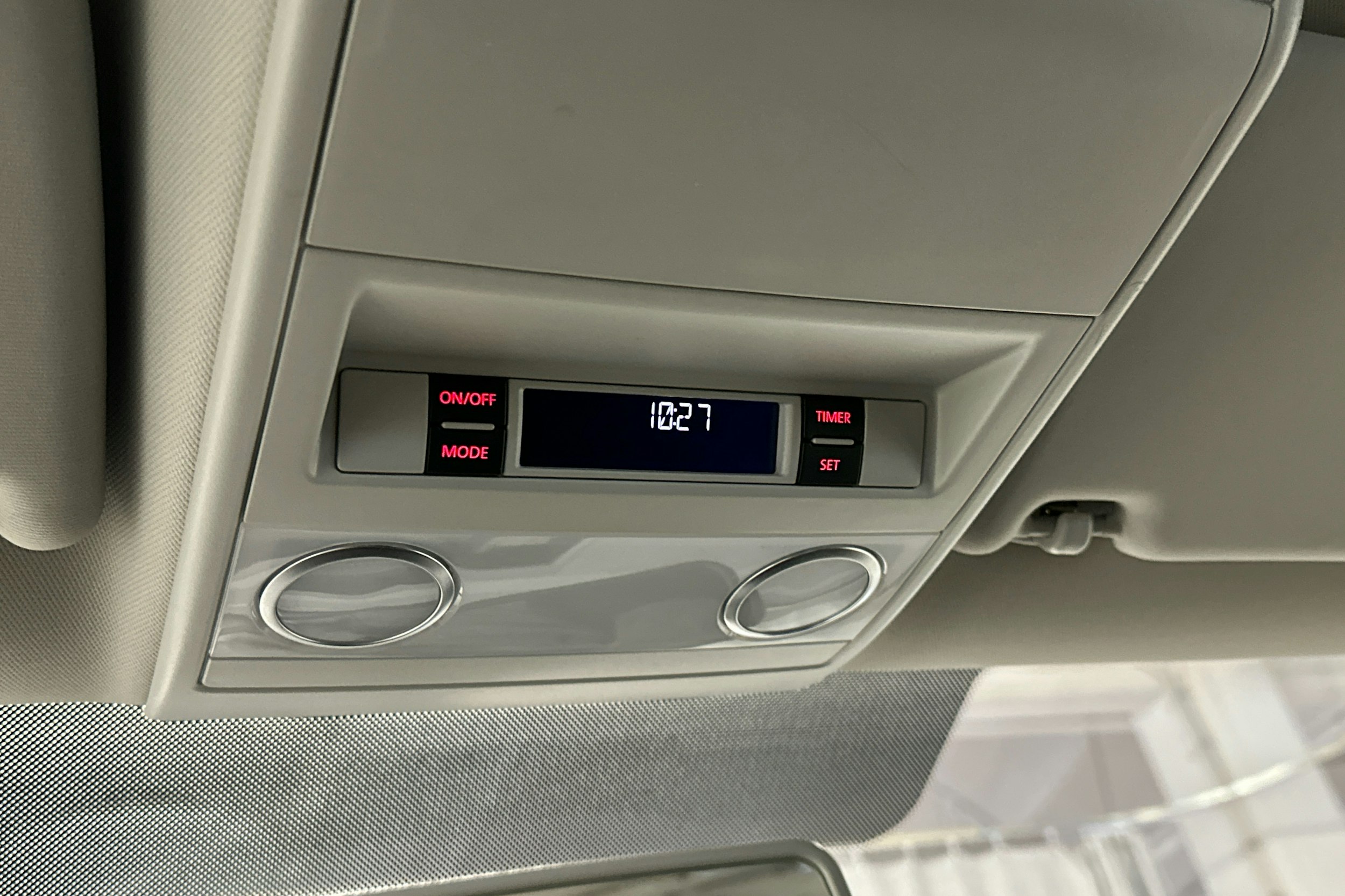 valkoinen Volkswagen Caravelle 2019 kuva 13.