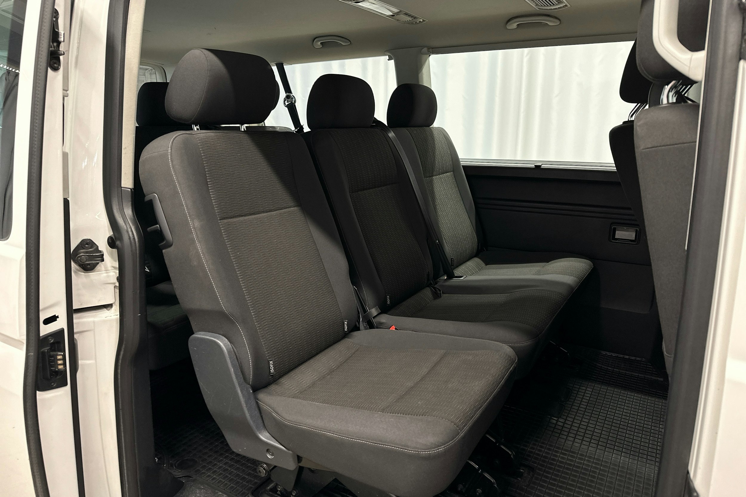 valkoinen Volkswagen Caravelle 2019 kuva 16.