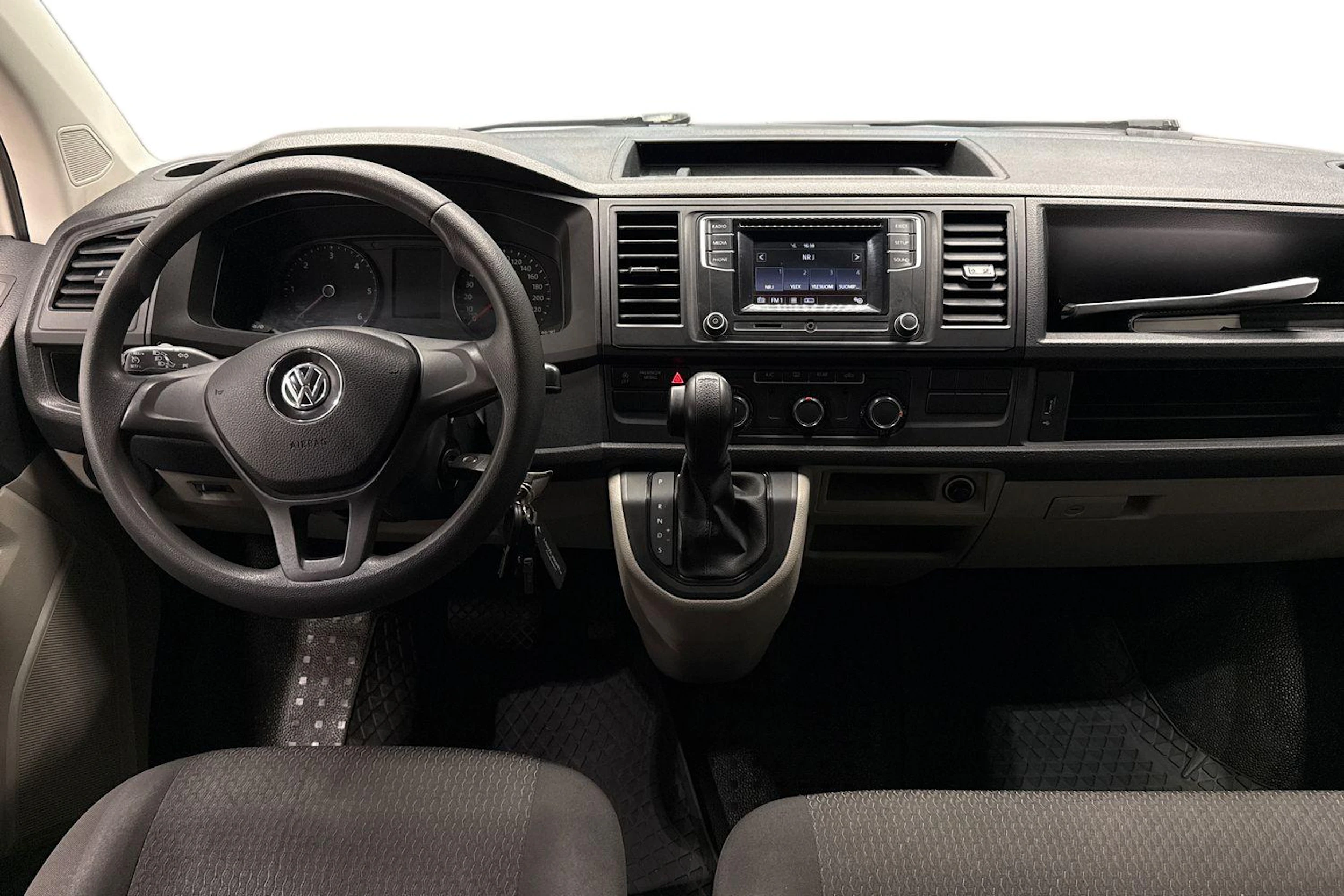 Valkoinen Volkswagen CARAVELLE 2019 kuva 9.