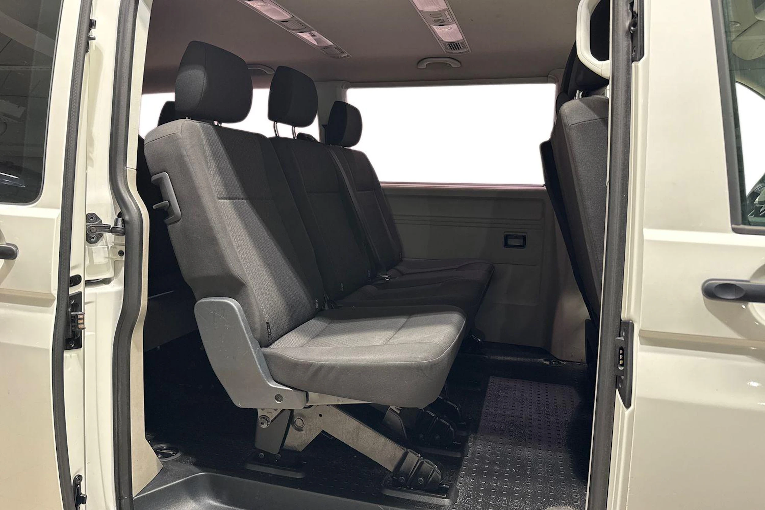 Valkoinen Volkswagen CARAVELLE 2019 kuva 11.