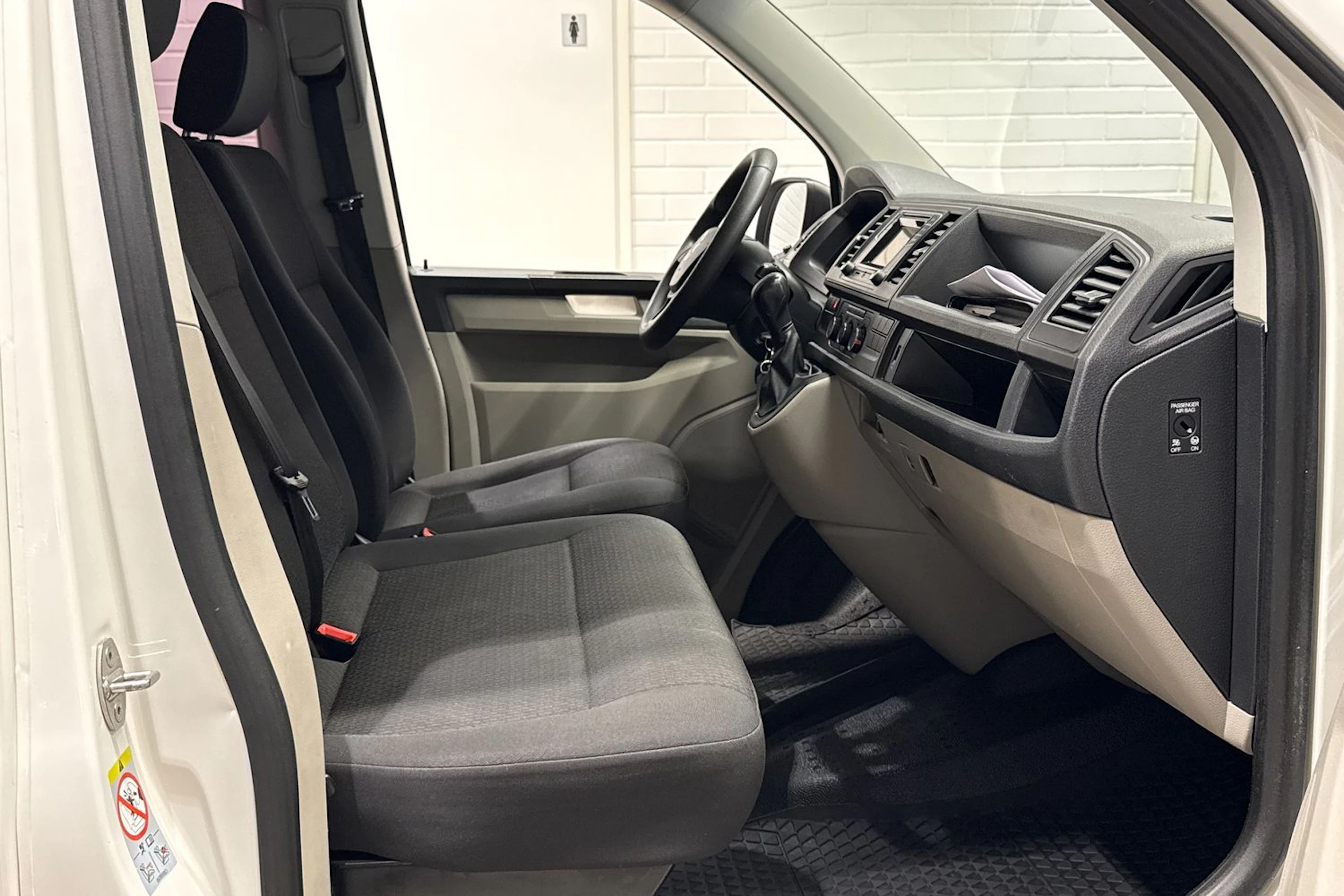 Valkoinen Volkswagen CARAVELLE 2019 kuva 15.
